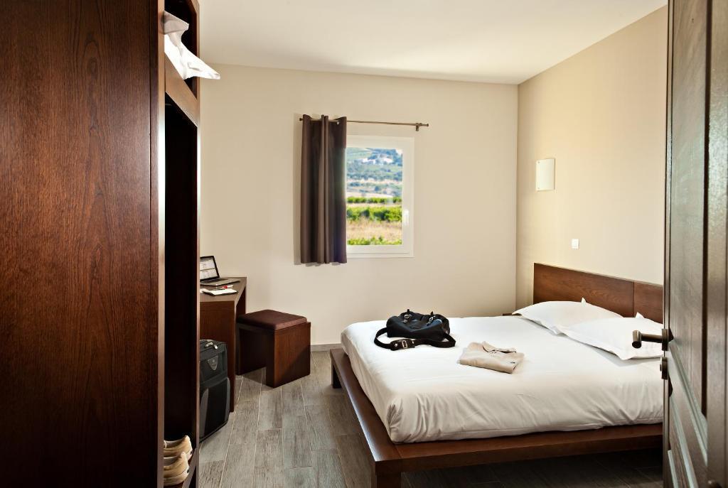 Le Ya'Tis Hotel Saint-Laurent-des-Arbres Quarto foto