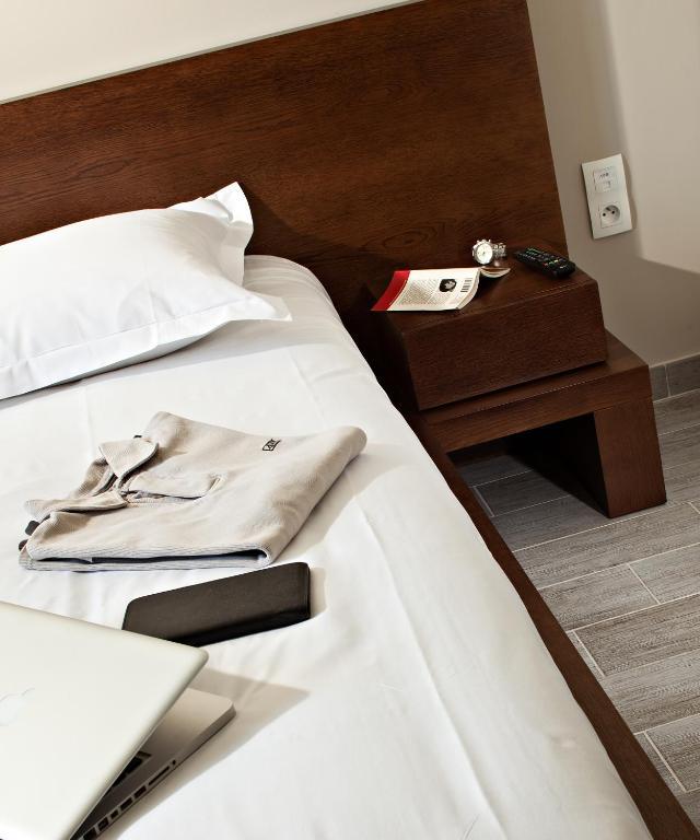 Le Ya'Tis Hotel Saint-Laurent-des-Arbres Quarto foto