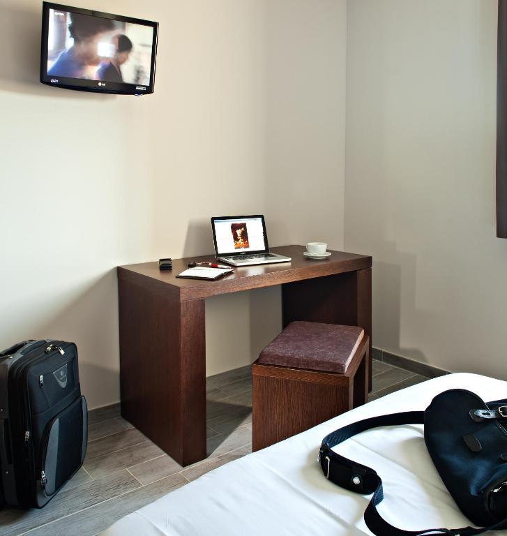 Le Ya'Tis Hotel Saint-Laurent-des-Arbres Quarto foto