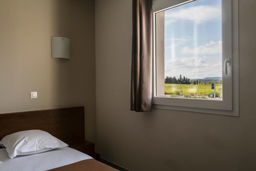 Le Ya'Tis Hotel Saint-Laurent-des-Arbres Quarto foto