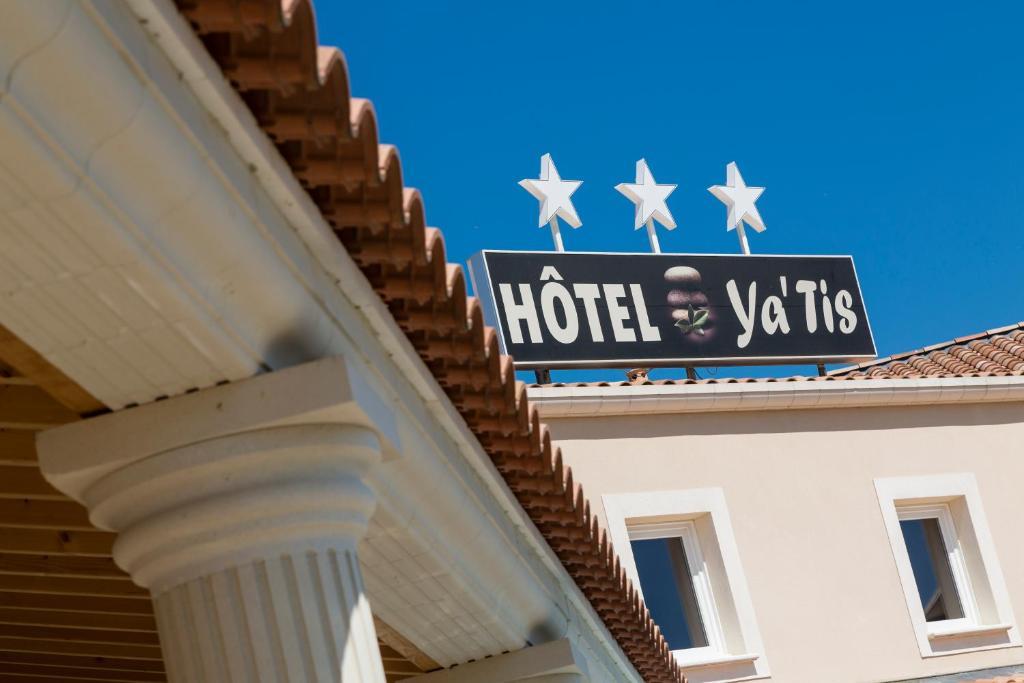 Le Ya'Tis Hotel Saint-Laurent-des-Arbres Exterior foto