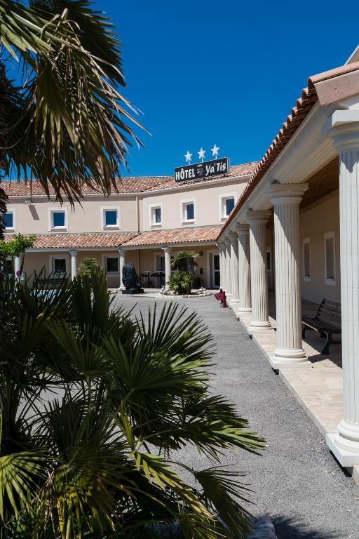 Le Ya'Tis Hotel Saint-Laurent-des-Arbres Exterior foto