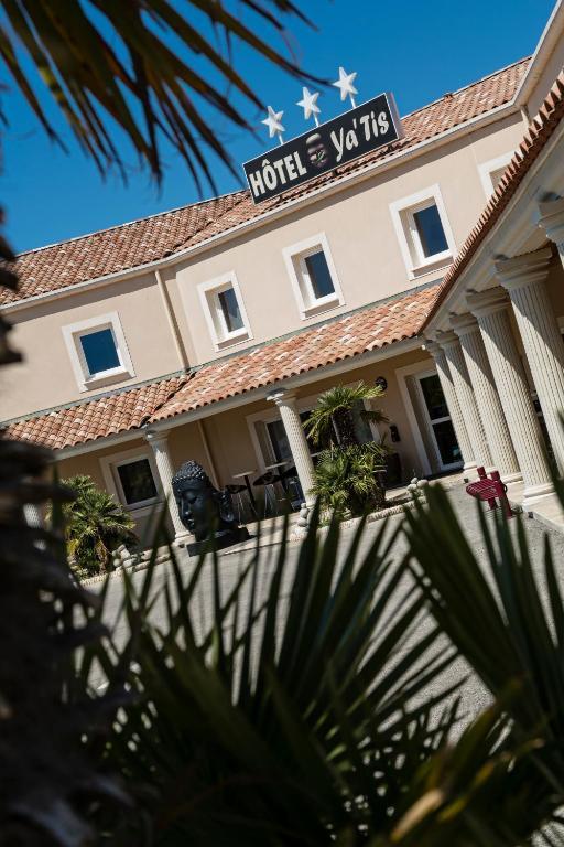 Le Ya'Tis Hotel Saint-Laurent-des-Arbres Exterior foto