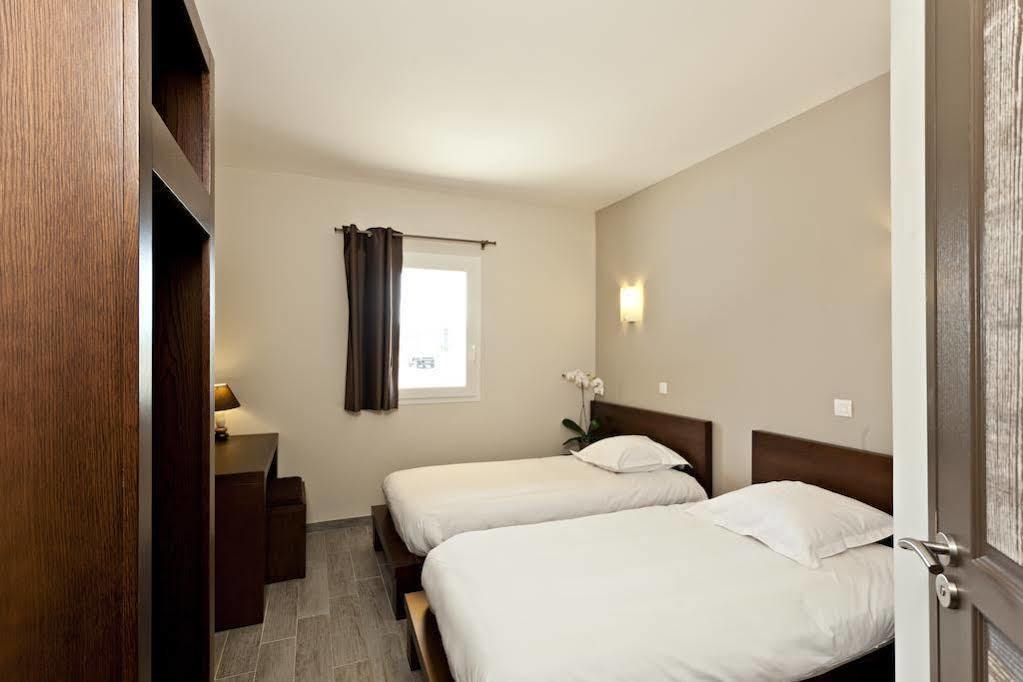 Le Ya'Tis Hotel Saint-Laurent-des-Arbres Exterior foto